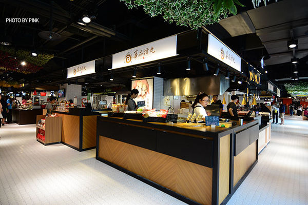 【台中西區】第六市場。第一間開在百貨公司的菜市場，買菜不流汗，也太幸福了!