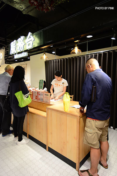 【台中西區】第六市場。第一間開在百貨公司的菜市場，買菜不流汗，也太幸福了!