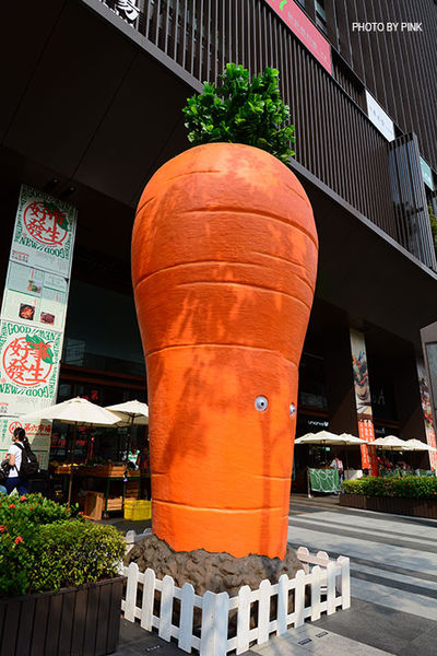 【台中西區】第六市場。第一間開在百貨公司的菜市場，買菜不流汗，也太幸福了!