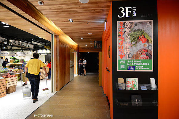 【台中西區】第六市場。第一間開在百貨公司的菜市場，買菜不流汗，也太幸福了!
