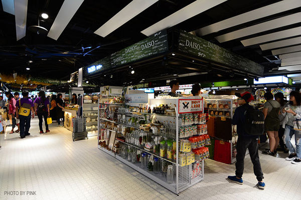 【台中西區】第六市場。第一間開在百貨公司的菜市場，買菜不流汗，也太幸福了!