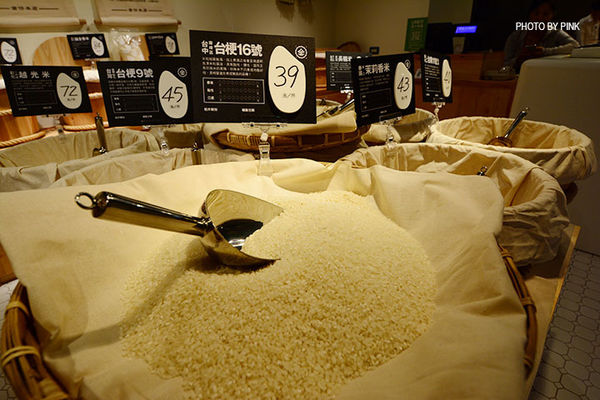 【台中西區】第六市場。第一間開在百貨公司的菜市場，買菜不流汗，也太幸福了!