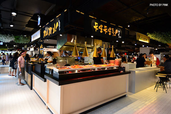 【台中西區】第六市場。第一間開在百貨公司的菜市場，買菜不流汗，也太幸福了!