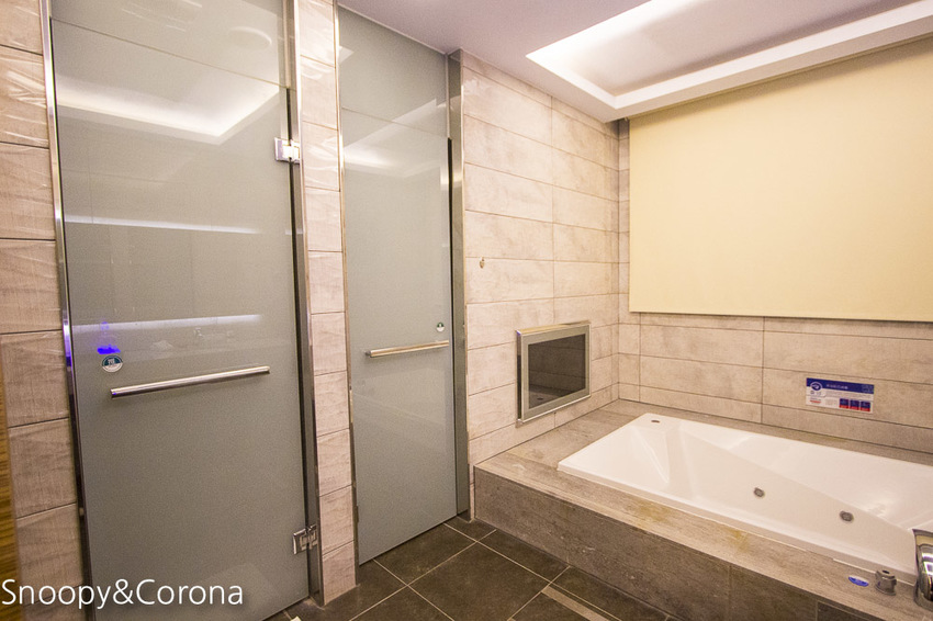 【台中住宿】台中親子住宿｜雲河概念旅館～泳池、KTV、按摩浴缸、沙坑，貼心提供宵夜吃到飽