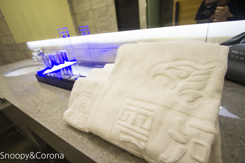 【台中住宿】台中親子住宿｜雲河概念旅館～泳池、KTV、按摩浴缸、沙坑，貼心提供宵夜吃到飽