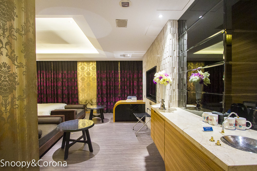 【台中住宿】台中親子住宿｜雲河概念旅館～泳池、KTV、按摩浴缸、沙坑，貼心提供宵夜吃到飽