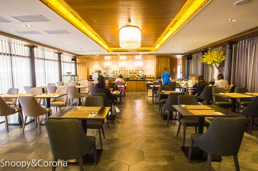 【台中住宿】台中親子住宿｜雲河概念旅館～泳池、KTV、按摩浴缸、沙坑，貼心提供宵夜吃到飽