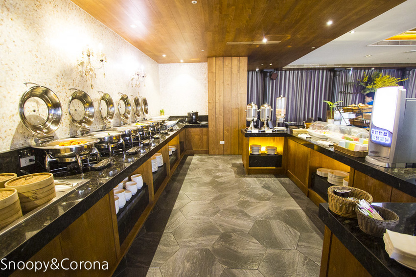 【台中住宿】台中親子住宿｜雲河概念旅館～泳池、KTV、按摩浴缸、沙坑，貼心提供宵夜吃到飽