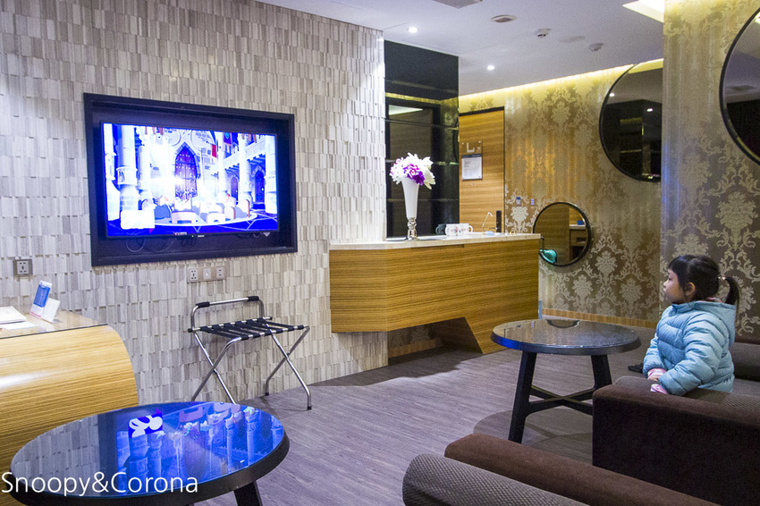 【台中住宿】台中親子住宿｜雲河概念旅館～泳池、KTV、按摩浴缸、沙坑，貼心提供宵夜吃到飽