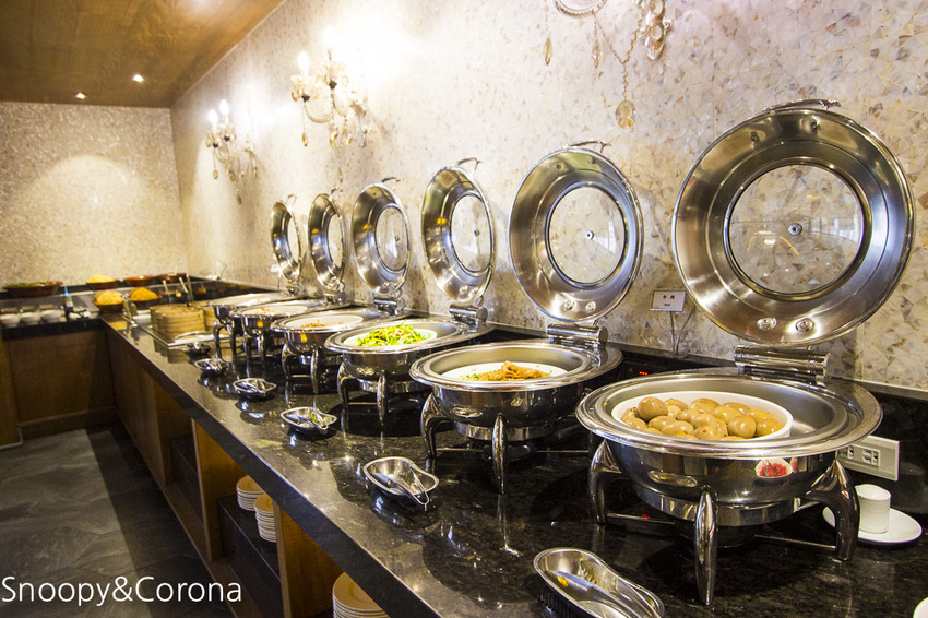 【台中住宿】台中親子住宿｜雲河概念旅館～泳池、KTV、按摩浴缸、沙坑，貼心提供宵夜吃到飽