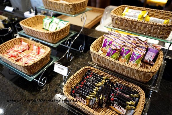 【台中住宿】雲河旗艦概念旅館 #空中花園 #沙坑 #健身房  #switch免費玩 #免費早餐宵夜無限供應 #安心旅遊補助 (28).JPG