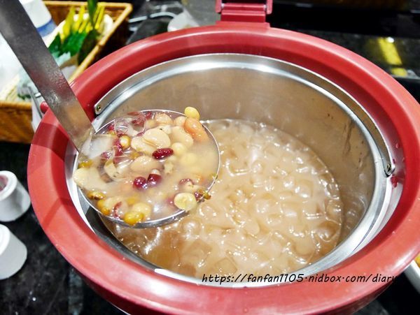 【台中住宿】雲河概念旅館【U-her Hotel】#頂樓空中花園 #親子沙坑 #蒸氣浴 #早餐宵夜吃到飽 #台中南屯 (24).JPG