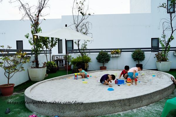 【台中住宿】雲河旗艦概念旅館 #空中花園 #沙坑 #健身房  #switch免費玩 #免費早餐宵夜無限供應 #安心旅遊補助 (16).JPG