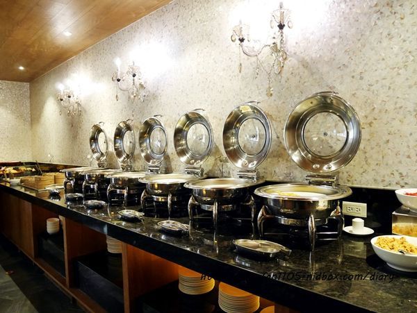 【台中住宿】雲河概念旅館【U-her Hotel】#頂樓空中花園 #親子沙坑 #蒸氣浴 #早餐宵夜吃到飽 #台中南屯 (30).JPG