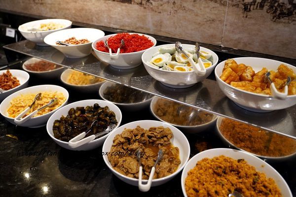 【台中住宿】雲河旗艦概念旅館 #空中花園 #沙坑 #健身房  #switch免費玩 #免費早餐宵夜無限供應 #安心旅遊補助 (23).JPG