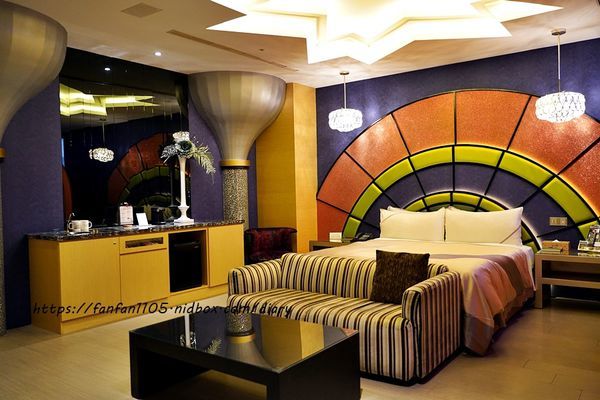 【台中住宿】雲河旗艦概念旅館 #空中花園 #沙坑 #健身房  #switch免費玩 #免費早餐宵夜無限供應 #安心旅遊補助 (1).JPG