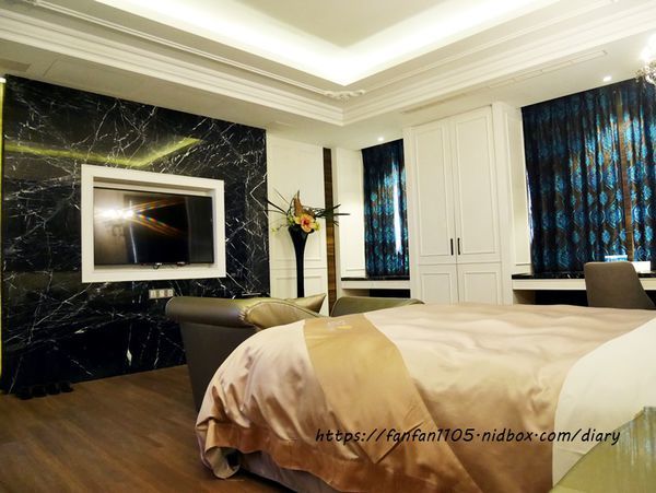 【台中住宿】雲河概念旅館【U-her Hotel】#頂樓空中花園 #親子沙坑 #蒸氣浴 #早餐宵夜吃到飽 #台中南屯 (19).JPG