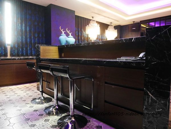 【台中住宿】雲河概念旅館【U-her Hotel】#頂樓空中花園 #親子沙坑 #蒸氣浴 #早餐宵夜吃到飽 #台中南屯 (12).JPG