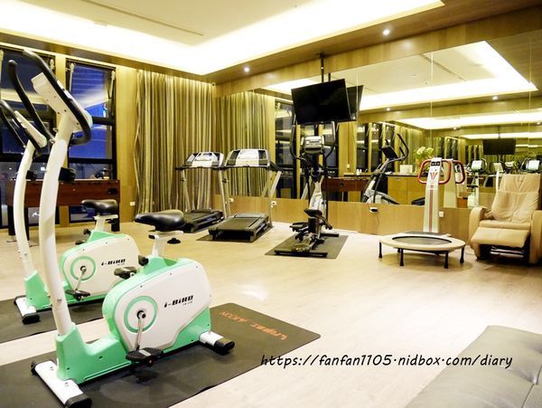 【台中住宿】雲河概念旅館【U-her Hotel】#頂樓空中花園 #親子沙坑 #蒸氣浴 #早餐宵夜吃到飽 #台中南屯 (25).JPG