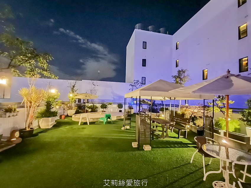 台中住宿》雲河概念旅館 超美空中花園溜小孩搖椅吹風欣賞美景 親子飯店推薦 - 艾莉絲愛旅行