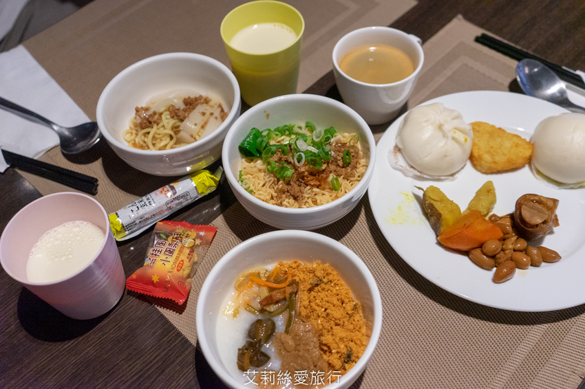 台中住宿》雲河概念旅館 超美空中花園溜小孩搖椅吹風欣賞美景 親子飯店推薦 - 艾莉絲愛旅行