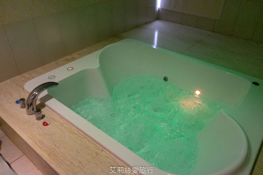 台中住宿》雲河概念旅館 超美空中花園溜小孩搖椅吹風欣賞美景 親子飯店推薦 - 艾莉絲愛旅行