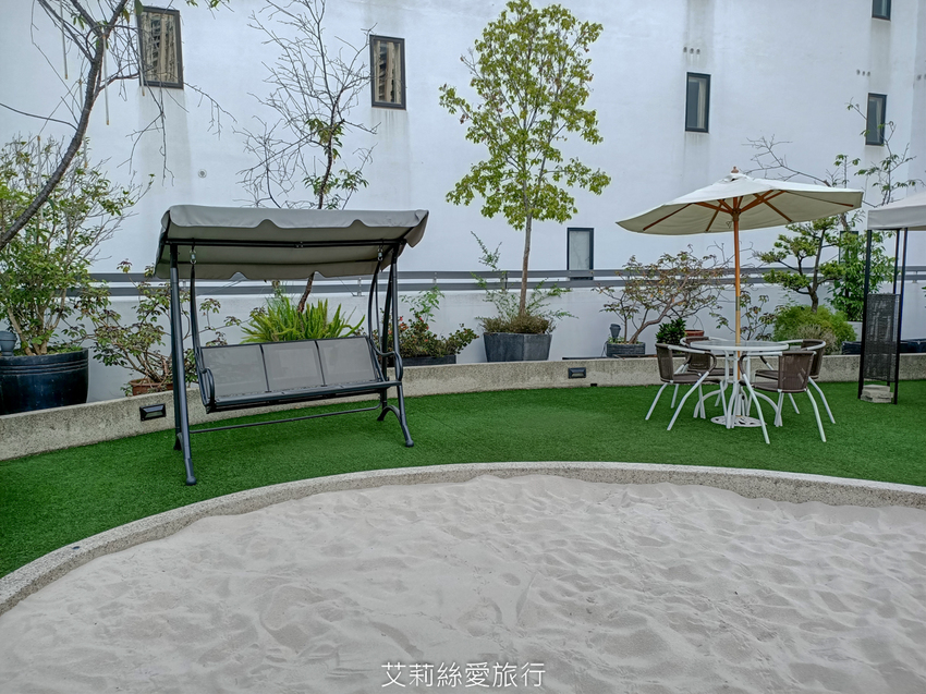 台中住宿》雲河概念旅館 超美空中花園溜小孩搖椅吹風欣賞美景 親子飯店推薦 - 艾莉絲愛旅行