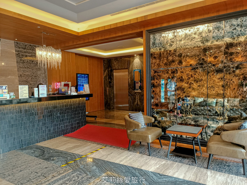 台中住宿》雲河概念旅館 超美空中花園溜小孩搖椅吹風欣賞美景 親子飯店推薦 - 艾莉絲愛旅行