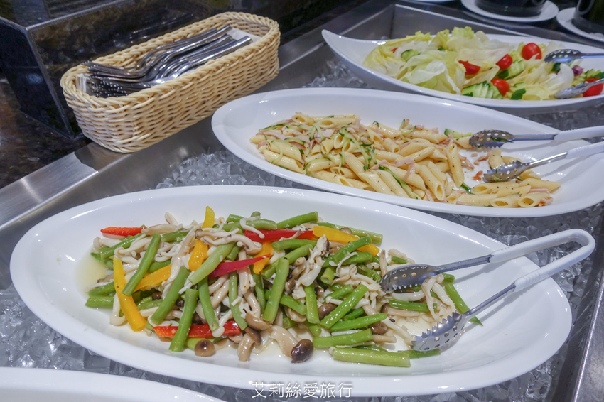 台中住宿》雲河概念旅館 超美空中花園溜小孩搖椅吹風欣賞美景 親子飯店推薦 - 艾莉絲愛旅行
