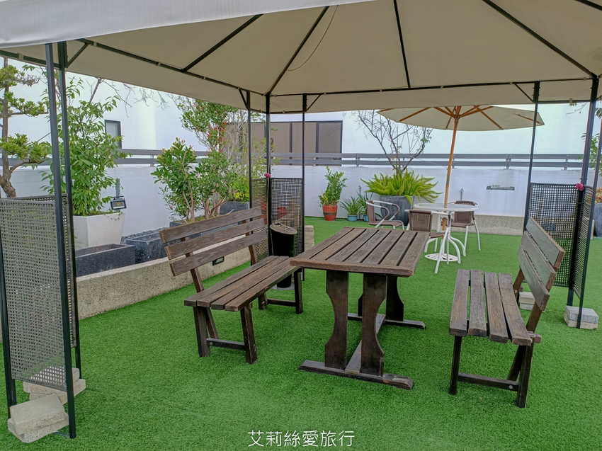 台中住宿》雲河概念旅館 超美空中花園溜小孩搖椅吹風欣賞美景 親子飯店推薦 - 艾莉絲愛旅行