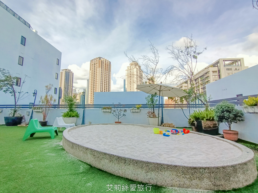 台中住宿》雲河概念旅館 超美空中花園溜小孩搖椅吹風欣賞美景 親子飯店推薦 - 艾莉絲愛旅行