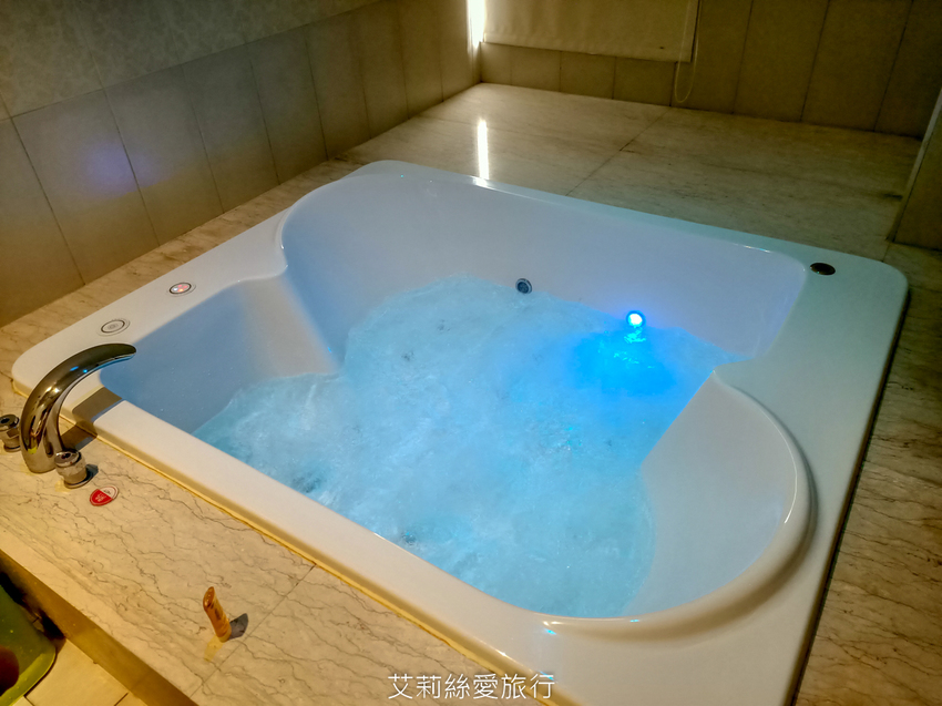 台中住宿》雲河概念旅館 超美空中花園溜小孩搖椅吹風欣賞美景 親子飯店推薦 - 艾莉絲愛旅行