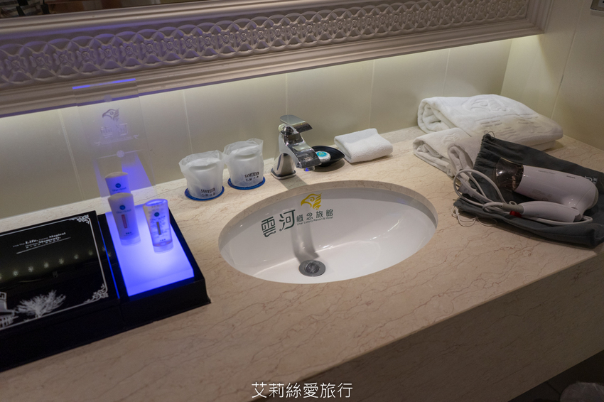 台中住宿》雲河概念旅館 超美空中花園溜小孩搖椅吹風欣賞美景 親子飯店推薦 - 艾莉絲愛旅行