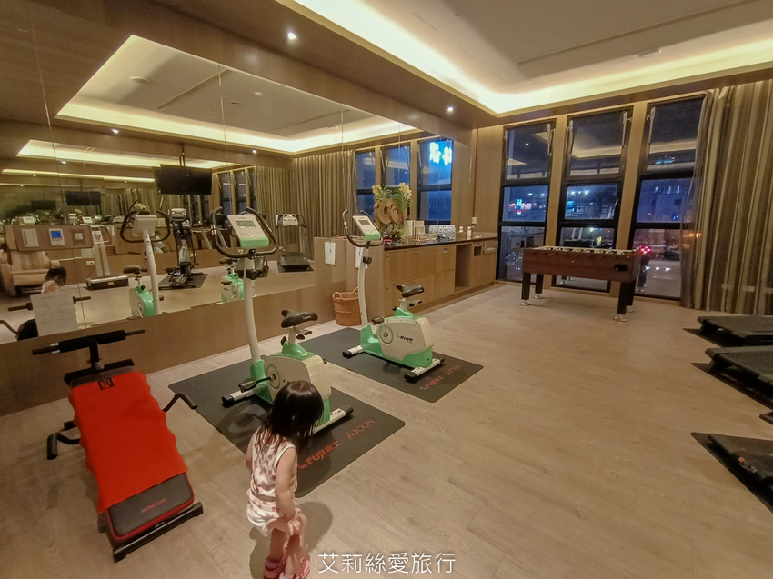 台中住宿》雲河概念旅館 超美空中花園溜小孩搖椅吹風欣賞美景 親子飯店推薦 - 艾莉絲愛旅行