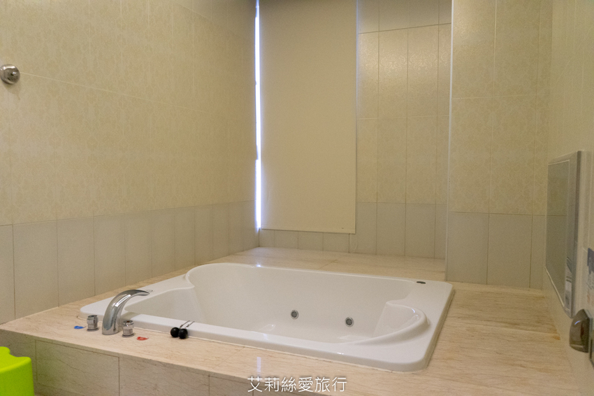 台中住宿》雲河概念旅館 超美空中花園溜小孩搖椅吹風欣賞美景 親子飯店推薦 - 艾莉絲愛旅行