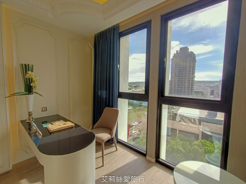 台中住宿》雲河概念旅館 超美空中花園溜小孩搖椅吹風欣賞美景 親子飯店推薦 - 艾莉絲愛旅行