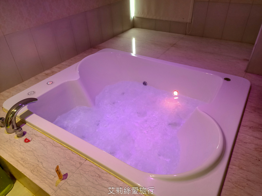 台中住宿》雲河概念旅館 超美空中花園溜小孩搖椅吹風欣賞美景 親子飯店推薦 - 艾莉絲愛旅行