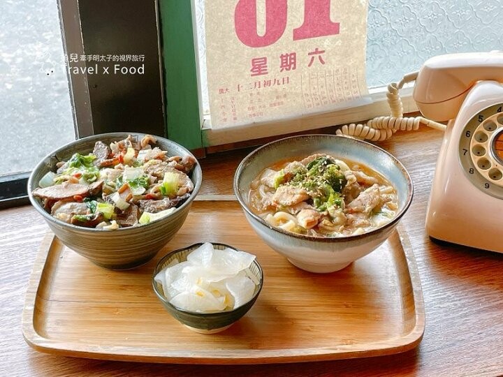 懷舊復古小食堂。冷熱甜品，暖胃飯麵，既賣餐也賣冰，好拍好吃，價格親民～綠町冰室