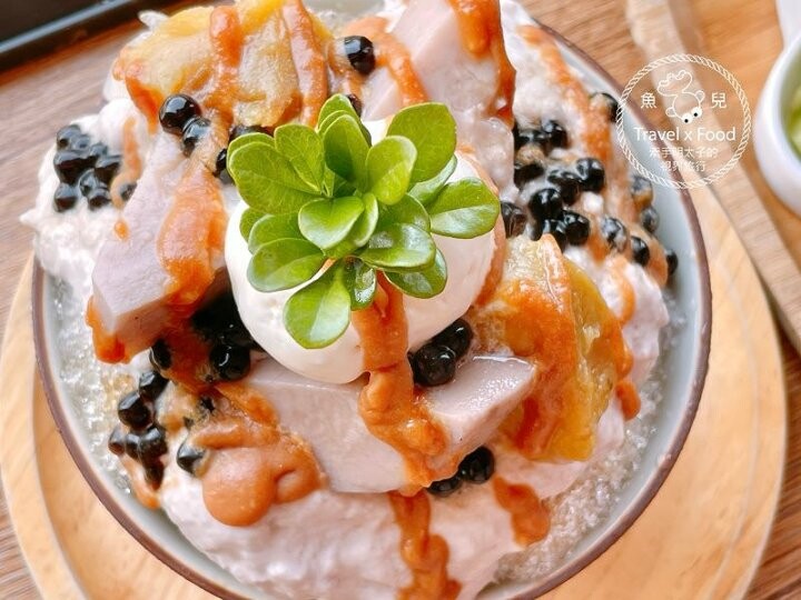 懷舊復古小食堂。冷熱甜品，暖胃飯麵，既賣餐也賣冰，好拍好吃，價格親民～綠町冰室