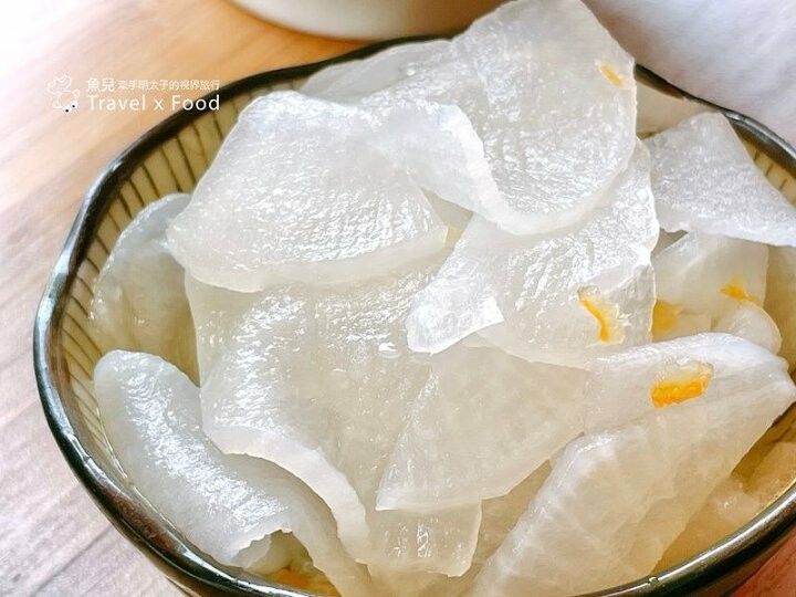 懷舊復古小食堂。冷熱甜品，暖胃飯麵，既賣餐也賣冰，好拍好吃，價格親民～綠町冰室