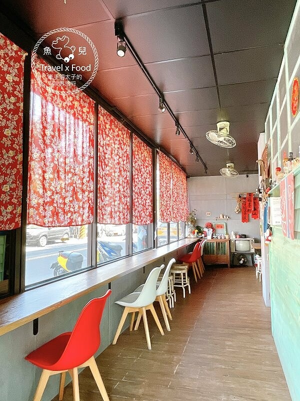 懷舊復古小食堂。冷熱甜品，暖胃飯麵，既賣餐也賣冰，好拍好吃，價格親民～綠町冰室