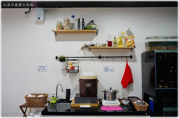 咖哩魚夫 Arowana Curry： 台中西屯』咖哩魚夫║逢甲夜市巷弄美食，手作濃郁炸物咖哩系列，味噌湯、紅茶無限暢飲(每日特餐9折 外帶五份以上9折)