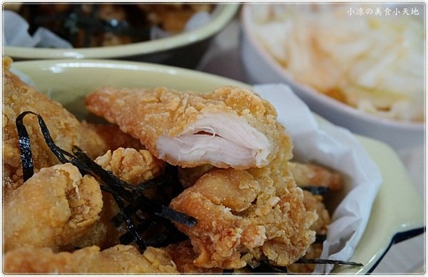 咖哩魚夫 Arowana Curry： 台中西屯』咖哩魚夫║逢甲夜市巷弄美食，手作濃郁炸物咖哩系列，味噌湯、紅茶無限暢飲(每日特餐9折 外帶五份以上9折)