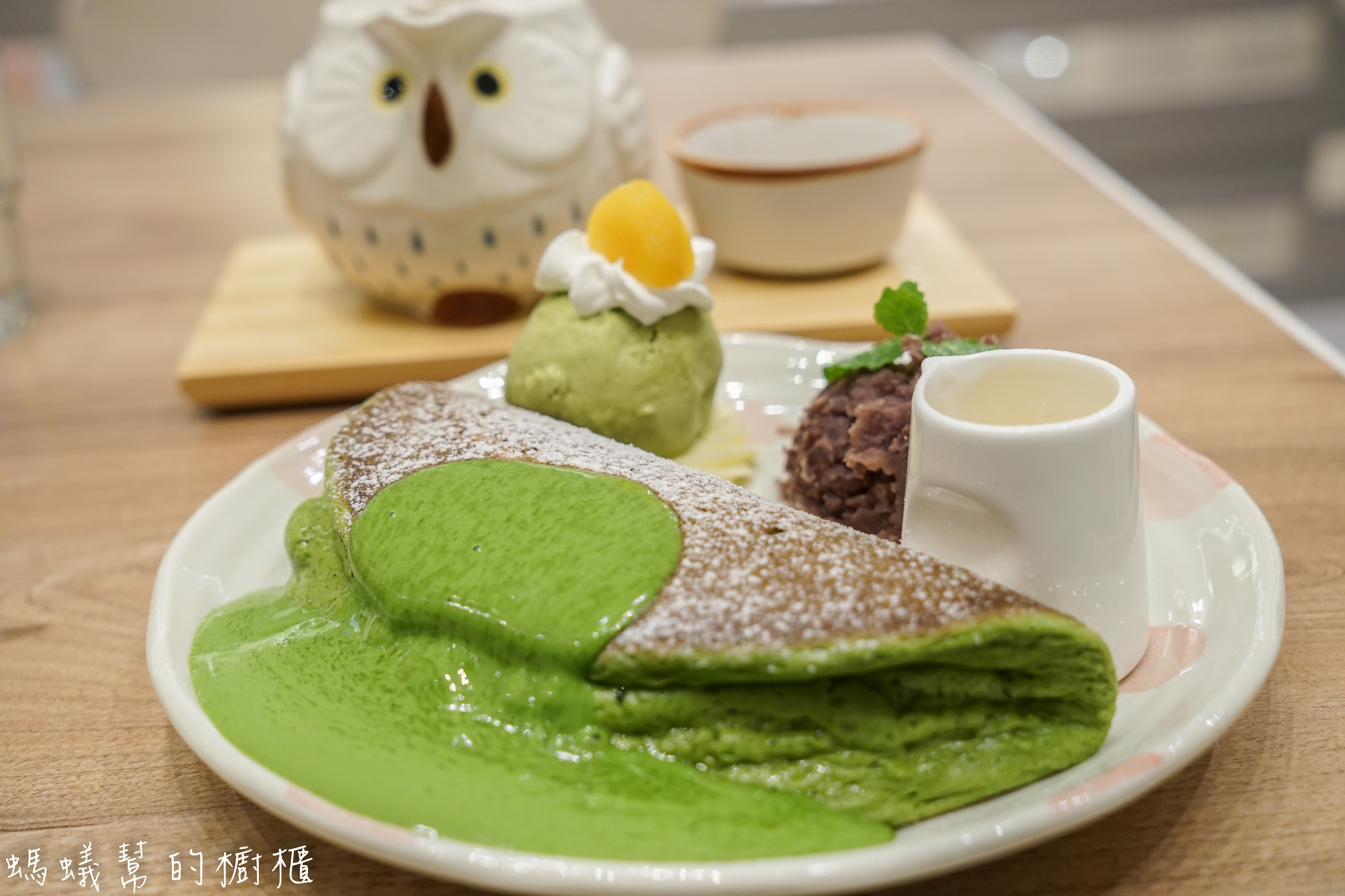 Woosa屋莎鬆餅屋(台中遠百店)|季節限定超濃厚抹茶雲朵鬆餅！輕柔口感入口即化，抹茶風韻迷人。 - 螞蟻幫的櫥櫃