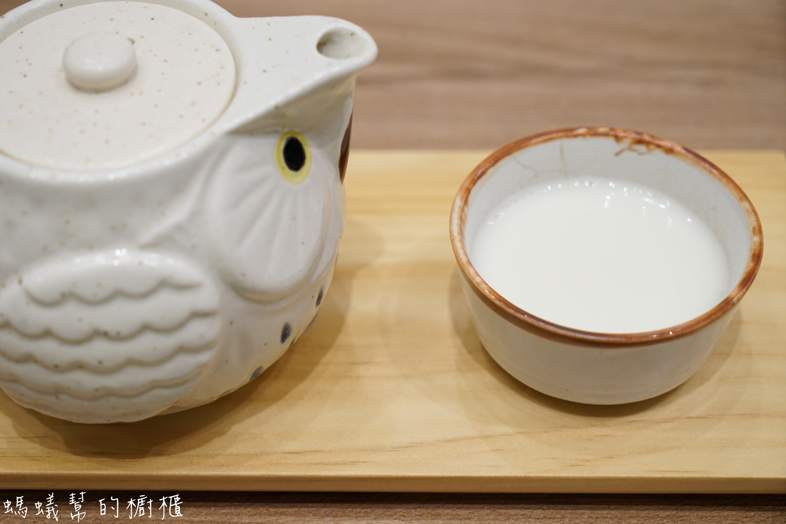 Woosa屋莎鬆餅屋(台中遠百店)|季節限定超濃厚抹茶雲朵鬆餅！輕柔口感入口即化，抹茶風韻迷人。 - 螞蟻幫的櫥櫃