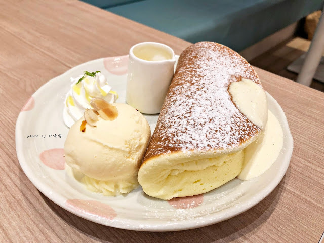 【台中 西區】Woosaパンケーキ 屋莎鬆餅屋✨✨大遠百三樓，每小時限量20份，藍帶級「雲の鬆餅」不是隨便說說，從上桌到入口，那感動、那滋味，回味再三💓💓💓