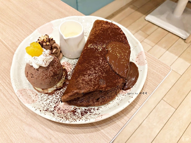 【台中 西區】Woosaパンケーキ 屋莎鬆餅屋✨✨大遠百三樓，每小時限量20份，藍帶級「雲の鬆餅」不是隨便說說，從上桌到入口，那感動、那滋味，回味再三💓💓💓