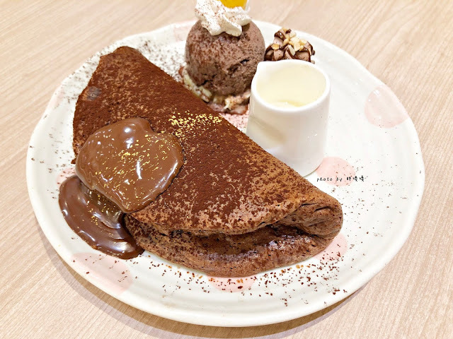 【台中 西區】Woosaパンケーキ 屋莎鬆餅屋✨✨大遠百三樓，每小時限量20份，藍帶級「雲の鬆餅」不是隨便說說，從上桌到入口，那感動、那滋味，回味再三💓💓💓