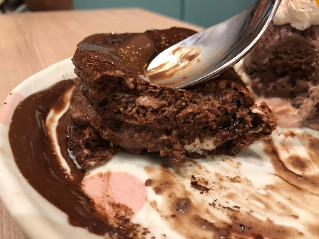 【台中 西區】Woosaパンケーキ 屋莎鬆餅屋✨✨大遠百三樓，每小時限量20份，藍帶級「雲の鬆餅」不是隨便說說，從上桌到入口，那感動、那滋味，回味再三💓💓💓