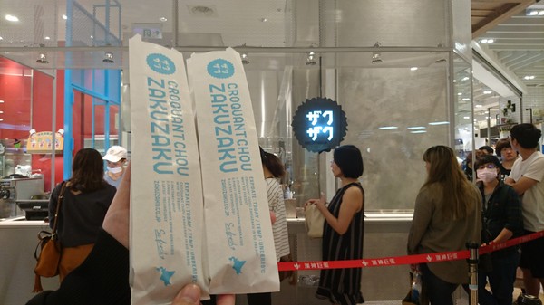 ZAKUZAKU棒棒泡芙：高雄漢神巨蛋~ZAKUZAKU棒棒泡芙~期間限定巧克力棒棒泡芙~人氣排隊甜點~